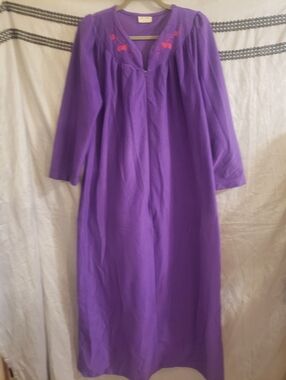 Perfectly Cozy Vintage Purple Kelly Reed Floral Embroidered Fleece Robe Small*